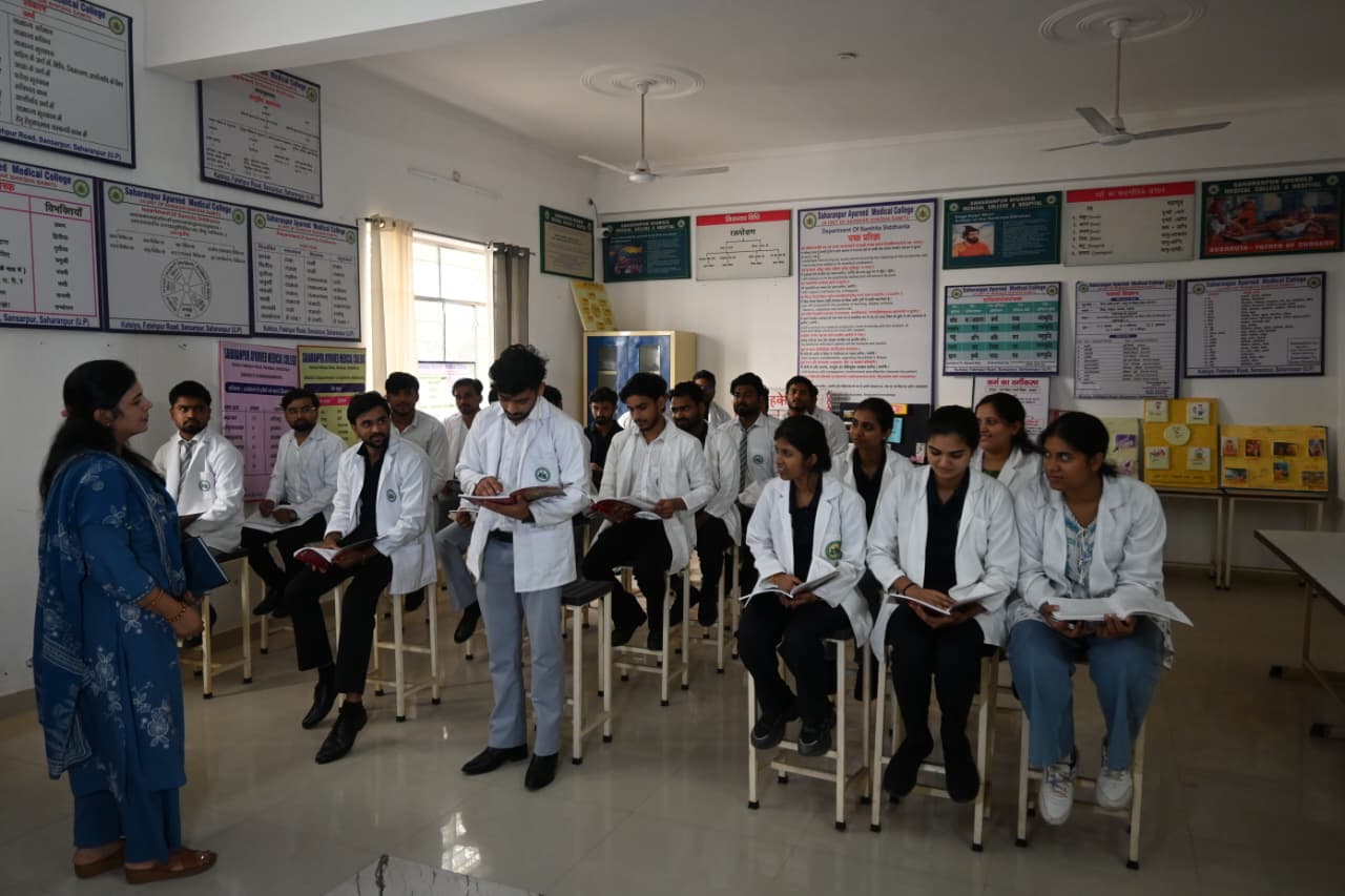 Ayurved Samhita and Siddhant classroom session