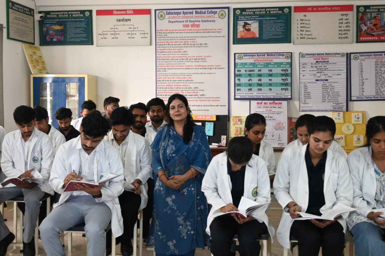 Students of the Ayurved Samhita and Siddhant department